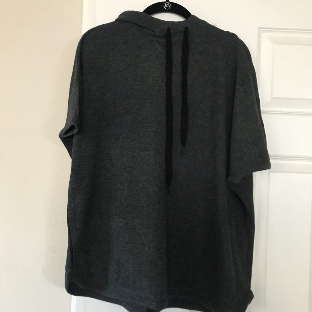 🆕 Catherine Malandrino grey short sleeve hoodie